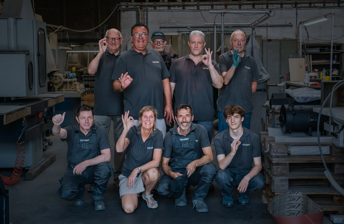 Het APAK-team samen in het atelier.